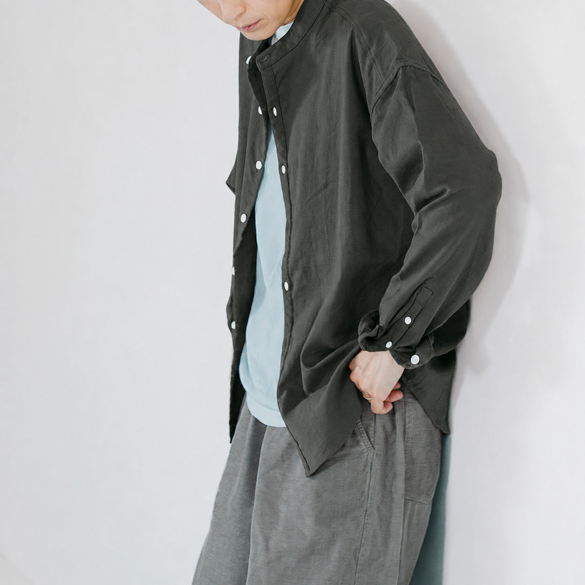 Drop shoulder<br>Atelier shirts relax<br>Stand collar<br>No. 2304