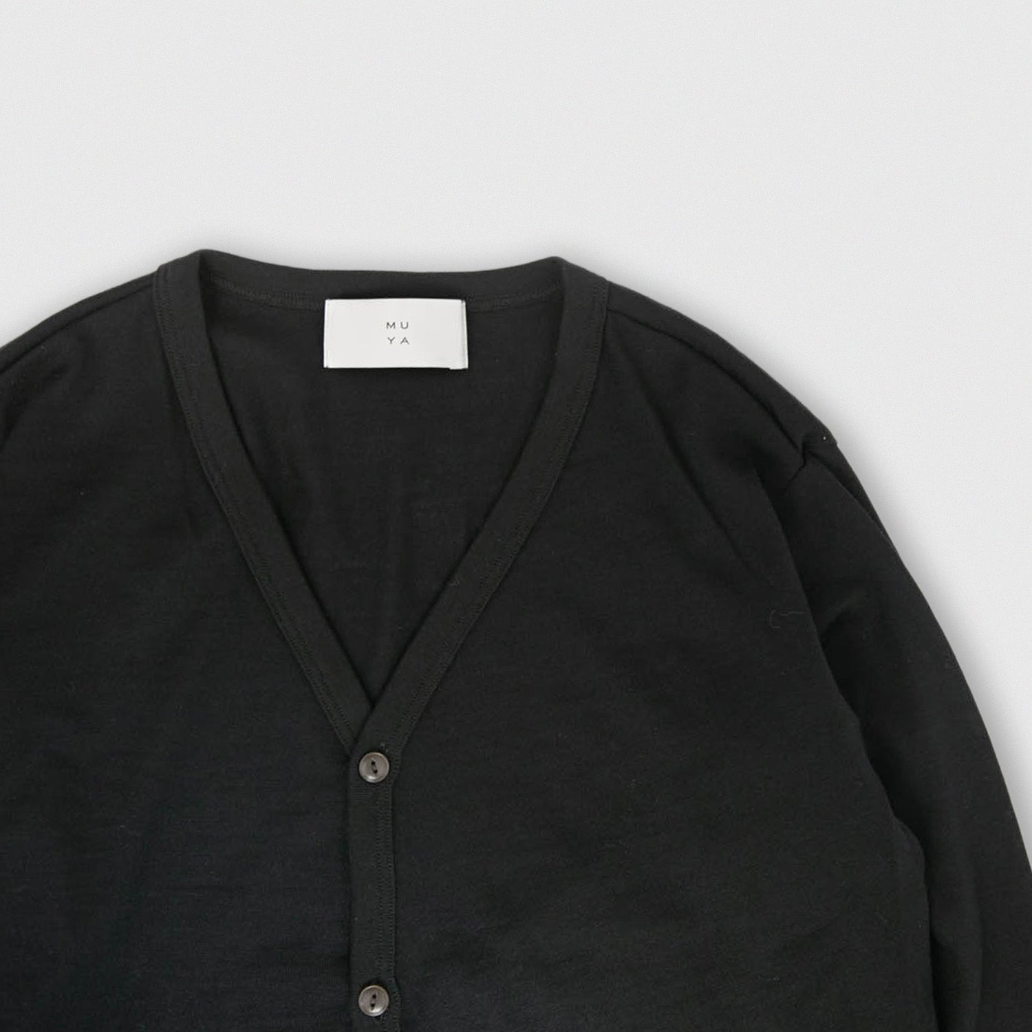 Merino wool<br> V-neck cardigan<br> No.2624