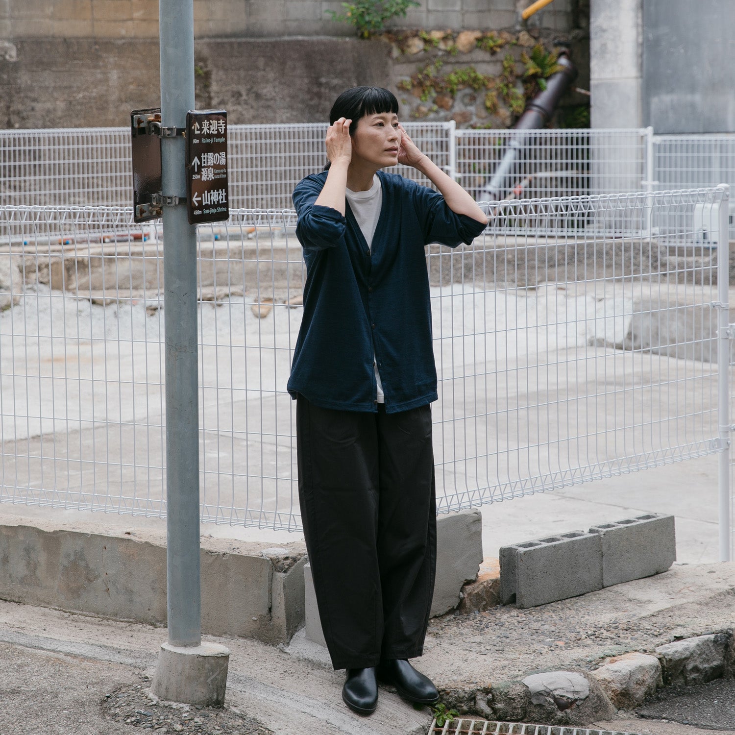 Merino wool<br>Vneck cardigan<br>No.2624