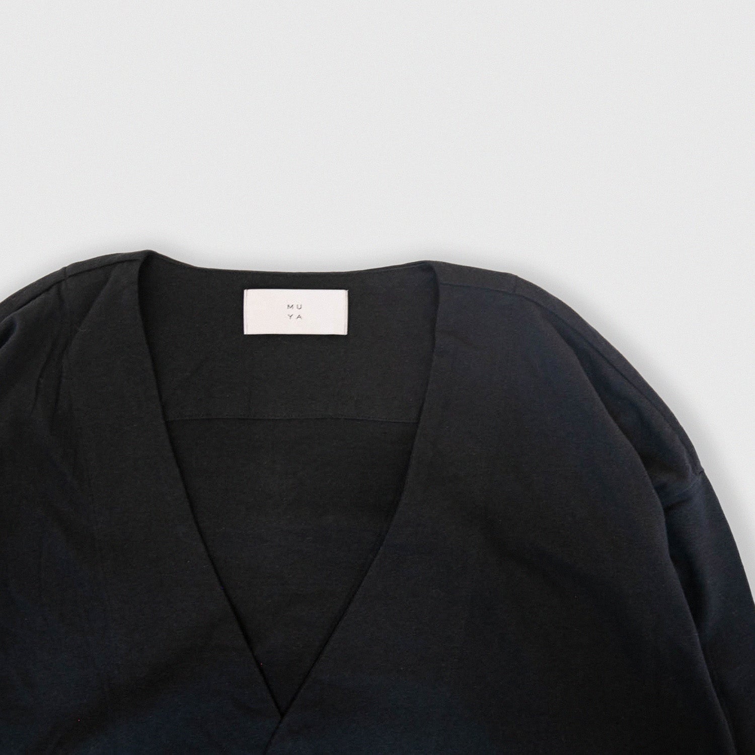 Vneck cardigan<br>No.2219-A